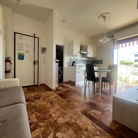 Aurora & Nicole Ideal Per Biker E Famiglie Con Terazza Vista Mare Parcheggio E Wi-fi Gratuiti Aria Condizionata Apartamento