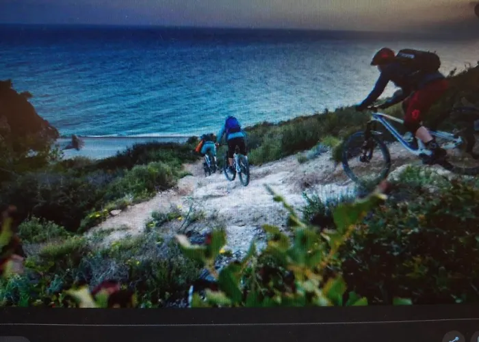 Aurora & Nicole Ideal Per Bike 1 Free Parkings Large E Wi-fi Free E X Family Mtb Climbing Con Terazza Vista Mare بيترا ليغوري