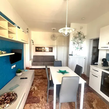 Aurora & Nicole Ideal Per Biker E Famiglie Con Terazza Vista Mare Parcheggio E Wi-fi Gratuiti Aria Condizionata Apartamento